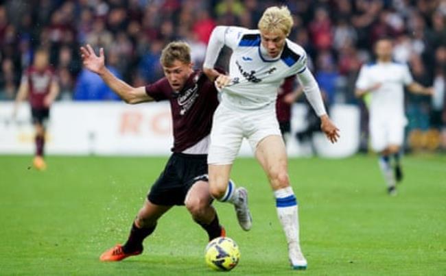 Rasmus H?jlund playing for Atalanta against Salernitana