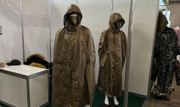弗拉基米尔·普京向士兵们分发哈利·波特式的“隐形斗篷”作为伪装