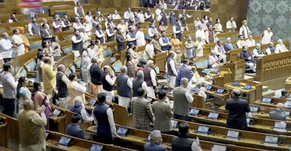 Lok Sabha道德委员会关于Mahua Moitra被驱逐的报告尚未提交