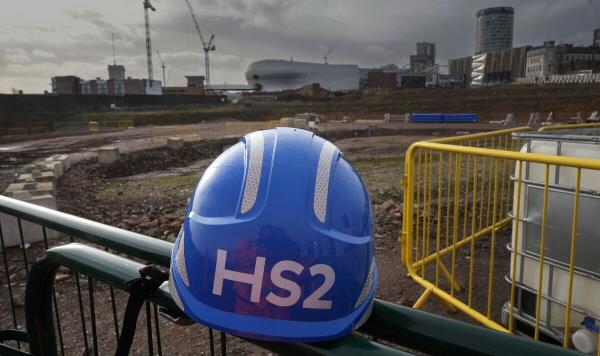 铁路专家聚集在一起制定英国铁路线路，以取代被砍掉的HS2线路