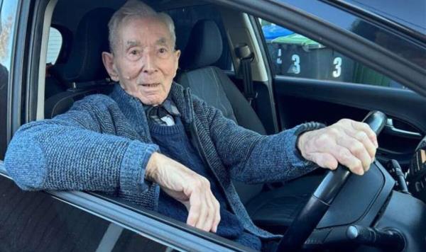 “我已经100岁了，仍然每天开车——我不会停下来的”