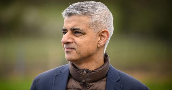 萨迪克·汗在向激进的工会支付了令人瞠目的3000万英镑后，猛烈抨击了最近的“超级失败”