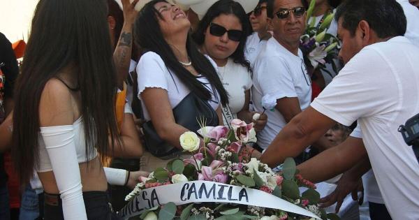 8岁的女孩被发现死在路边，一名妇女被暴民殴打致死