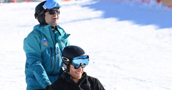 哈里王子和梅根在雪道上滑雪时“感到内疚”的情感原因