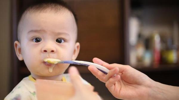 早期引入致敏性食物的主要方法是预防以后的过敏