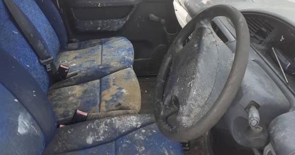 一名男子在路上丢弃了令人恶心的货车，但当地人笑到了最后