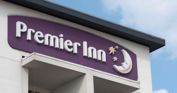 英国海滨小镇Premier酒店“浴室和污水都很脏”，游客们愤怒不已