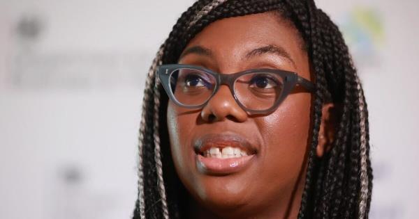 Kemi Badenoch猛烈抨击前邮局主席在地平线上的“谎言”