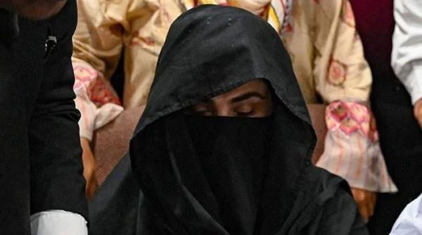 在新的Toshakhana案中，巴基斯坦正义运动党排除了Bushra Bibi保释背后的“交易”