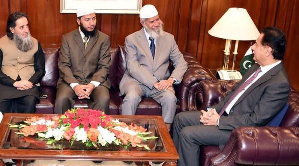 Zakir Naik博士在会见最高领导人时赞扬了巴基斯坦人的爱和热情