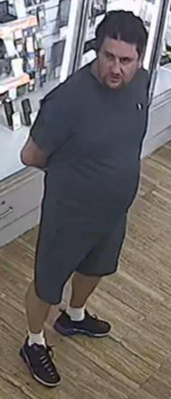 伊斯特利现金兑换店的金链被盗