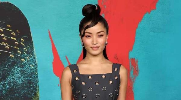 安娜·泽井在获得有史以来第一个艾美奖后泪流满面