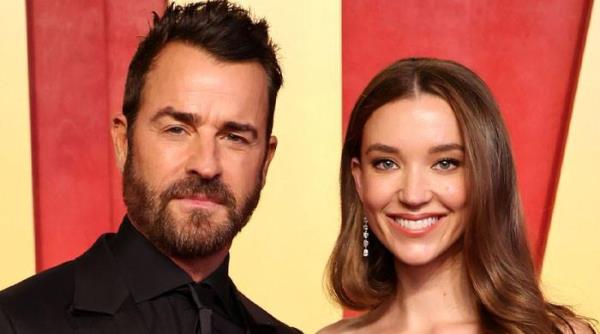 贾斯汀·塞洛克斯分享了未婚夫妮可·布莱顿·布鲁姆的首张照片