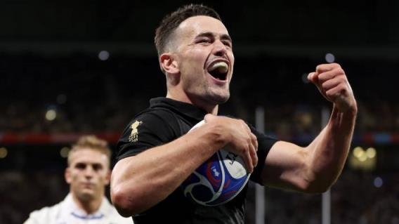 橄榄球世界杯：全黑队威尔·乔丹，山姆·怀特洛克欢呼前进的重要一步