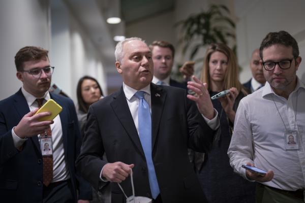 强硬的共和党人不会支持斯卡利斯担任议长，随着众议院的闲置，挫败感也在增加