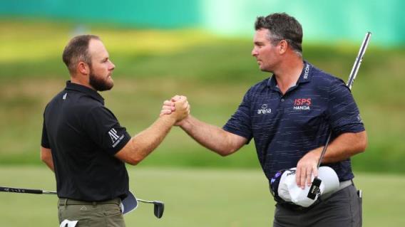 瑞安福克斯卡灼热的第三轮，继续在争夺宝马PGA锦标赛