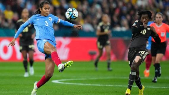 国际足联女足世界杯：牙买加意外战平法国，被红牌击倒