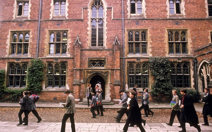 工会警告称，工党对私立学校征收增值税将导致就业岗位减少，并影响养老金