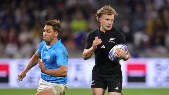 橄榄球世界杯：达米安·麦肯齐让闪亮的靴子为全黑队代言