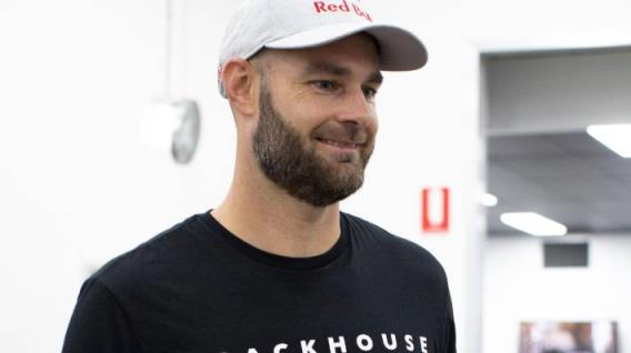 肖恩·范·吉斯伯根在创造了最快的练习时间后，获得了NASCAR首秀的第三名