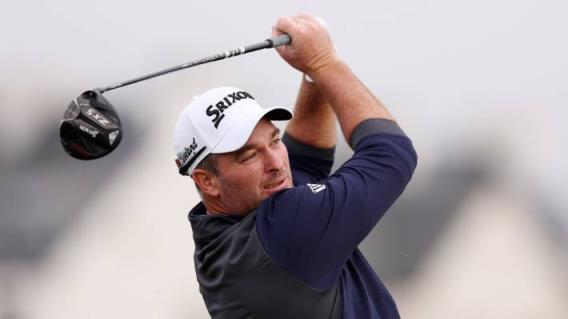 卫冕冠军瑞恩·福克斯在阿尔弗雷德·登喜路林克斯锦标赛中起跑