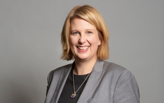 前女性事务部长需要一位男性事务部长