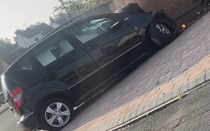 警方正在调查考文垂的两起车祸，造成两人死亡