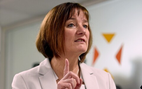 警方使用反恐战术抓捕了100名最危险的罪犯