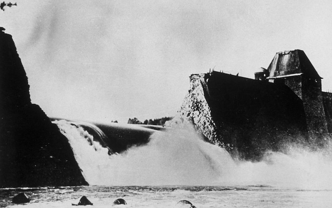 主持人Sally Nugent称Dambusters突袭“臭名昭著”，BBC为此道歉