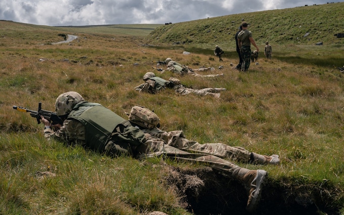 停止训练乌克兰人如何成为北约式的军官，RUSI说