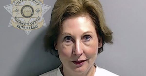 特朗普的首席律师在认罪后写了一封道歉信