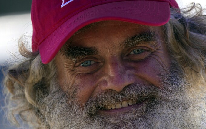 澳大利亚水手蒂姆·沙多克在墨西哥登陆时感谢他的“勇敢”狗贝拉