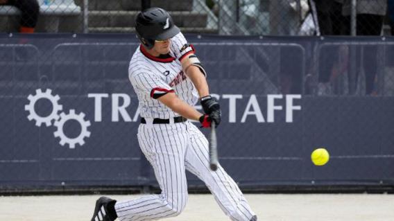 黑袜队的中坚力量在美国大型比赛中赢得双打荣誉