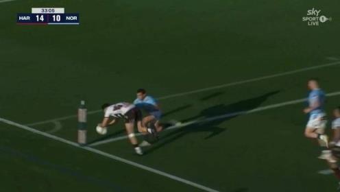 全黑队的肖恩·史蒂文森为北港队取得了精彩的进球