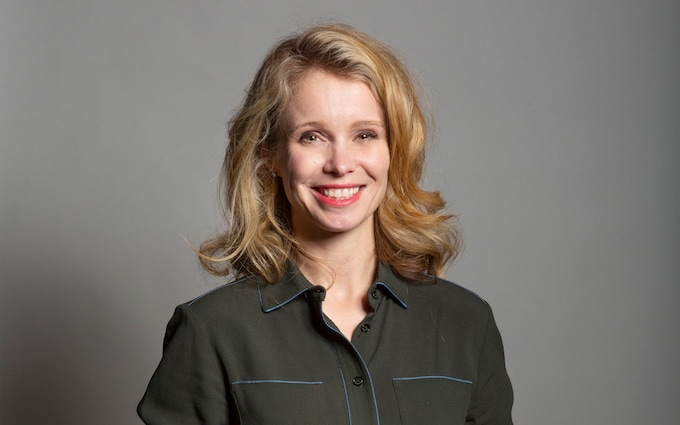 保守党议员为错误地将创建自然普通中等教育证书的功劳占为自己的功劳而道歉