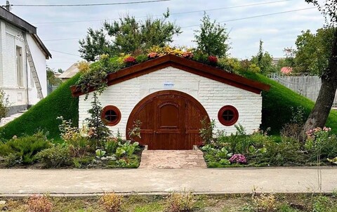 In Hostomel, Kyiv Oblast, the Gurtum Charity Foundation built a bomb shelter in the form of a fairy-tale Hobbit house near the elementary school.
