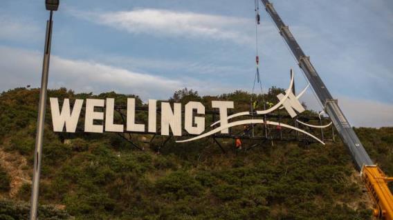 哦，亲爱的：惠灵顿上面那个缺元音的奇怪例子