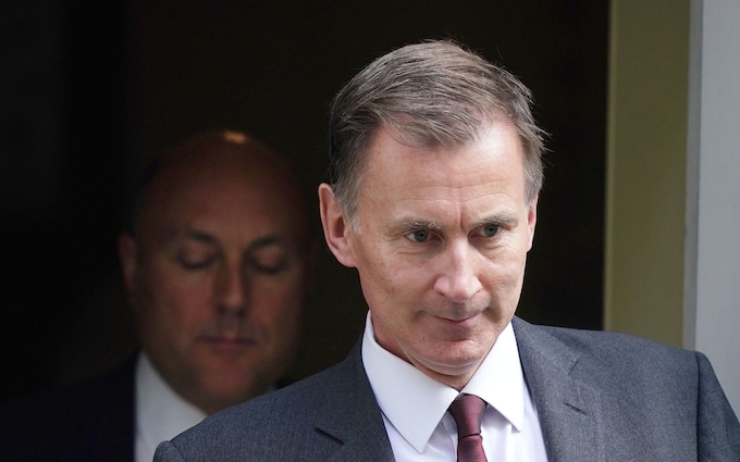 总理正在听取社会主义者的建议难怪经济正在自由落体