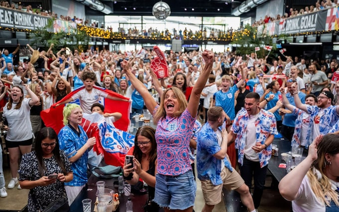 英国政府向议会提议，让酒吧在世界杯决赛期间在上午11点供应饮料