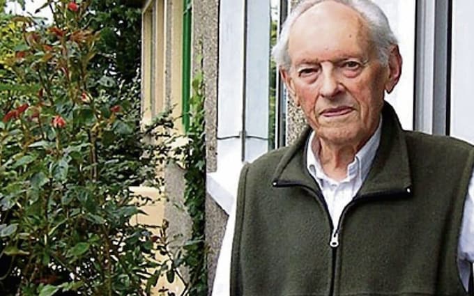 一所私立学校被要求道歉，该学校雇佣了有侮辱性的前纳粹分子