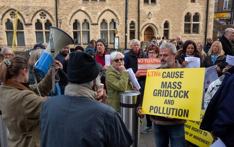 A demo<em></em>nstration outside County Hall in Oxford against LTNs