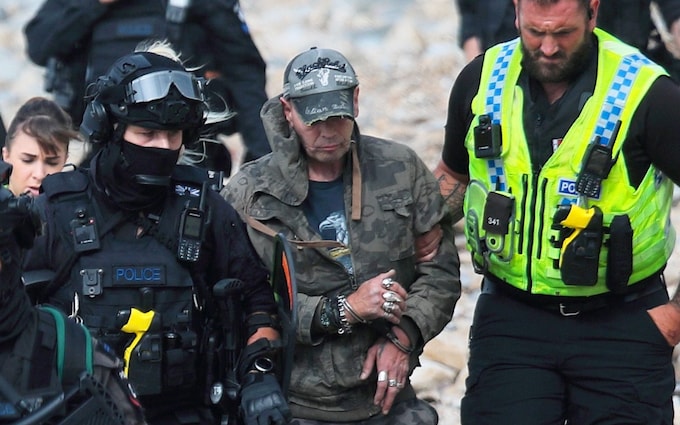 持枪嫌犯在多塞特海滩被捕