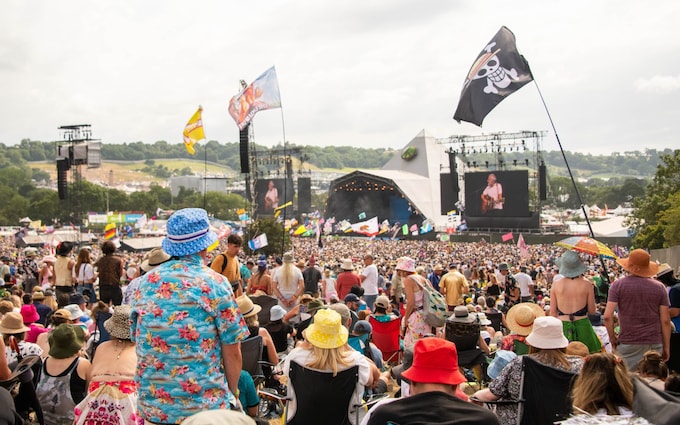 一名40多岁的男子在格拉斯顿伯里音乐节上去世