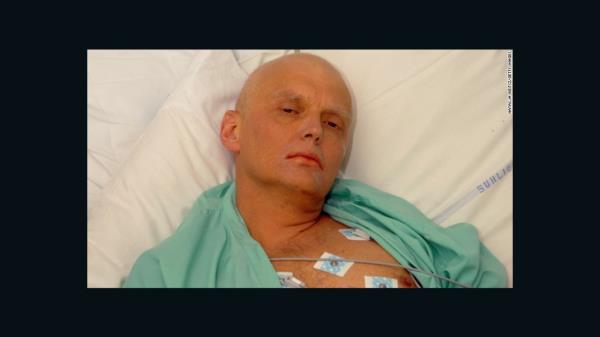 Alexander Litvinenko is pictured in a Lo<em></em>ndon hospital on November 20, 2006, three days before his death.