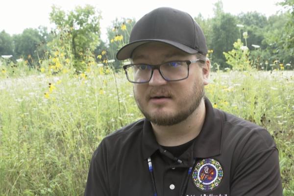 在印第安人的遗骸被挖掘了几个世纪之后，一项新的法律将他们送回伊利诺斯州重新埋葬