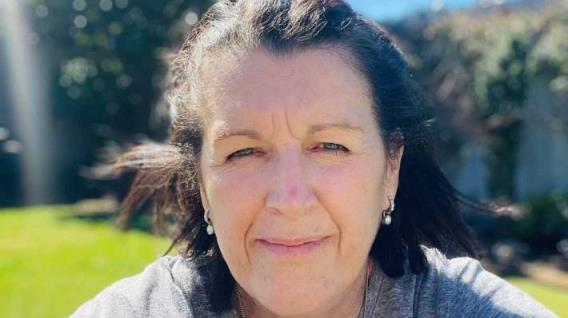 篮球运动员凯利·赫顿死于卵巢癌，享年49岁