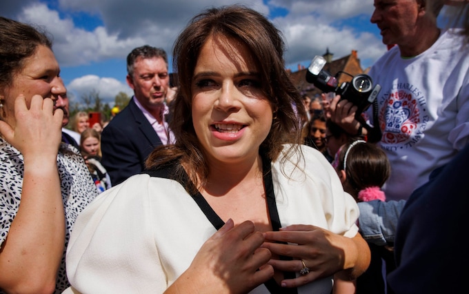 尤金妮公主说，王室教育孩子“不要过度分享”