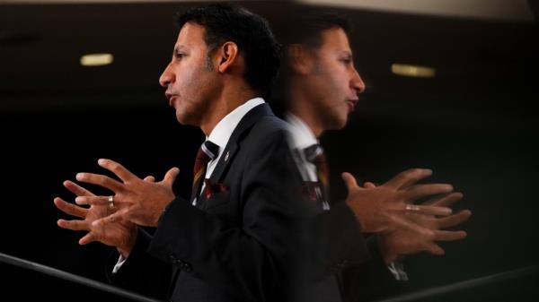 解决网络仇恨的法案是联邦政府的“绝对优先事项”，但支持者谴责拖延