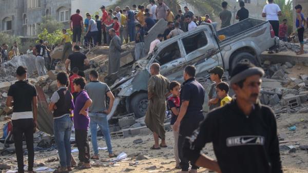 逃离加沙城后，我们住在一间公寓里，只有50人，没有水也没有电