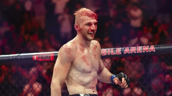 “她是蛋奶”：训练中手臂骨折推迟了丹·胡克的UFC回归